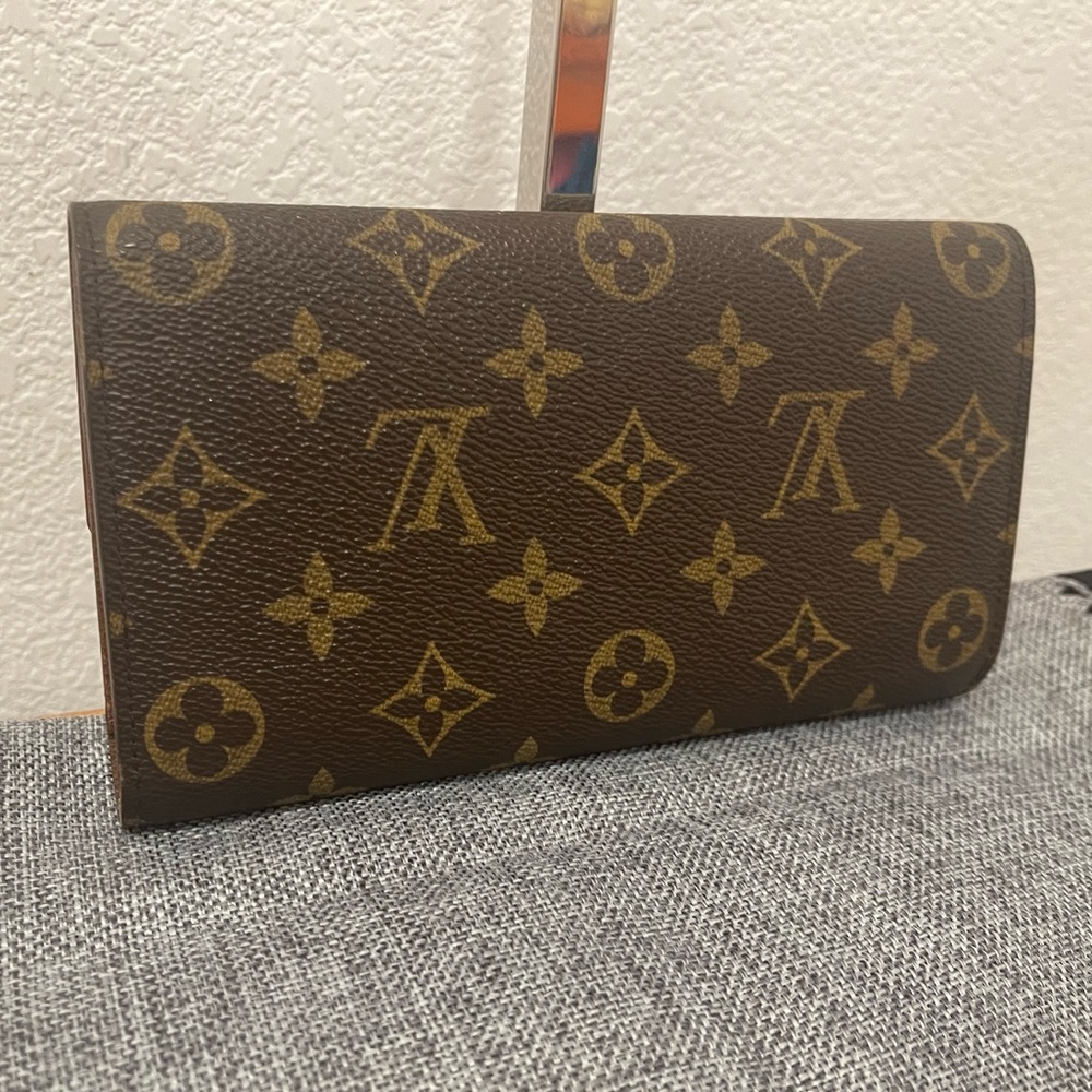 24. Louis Vuitton Porte Tresor International Wallet Monogram Canvas - Picture 6 of 9